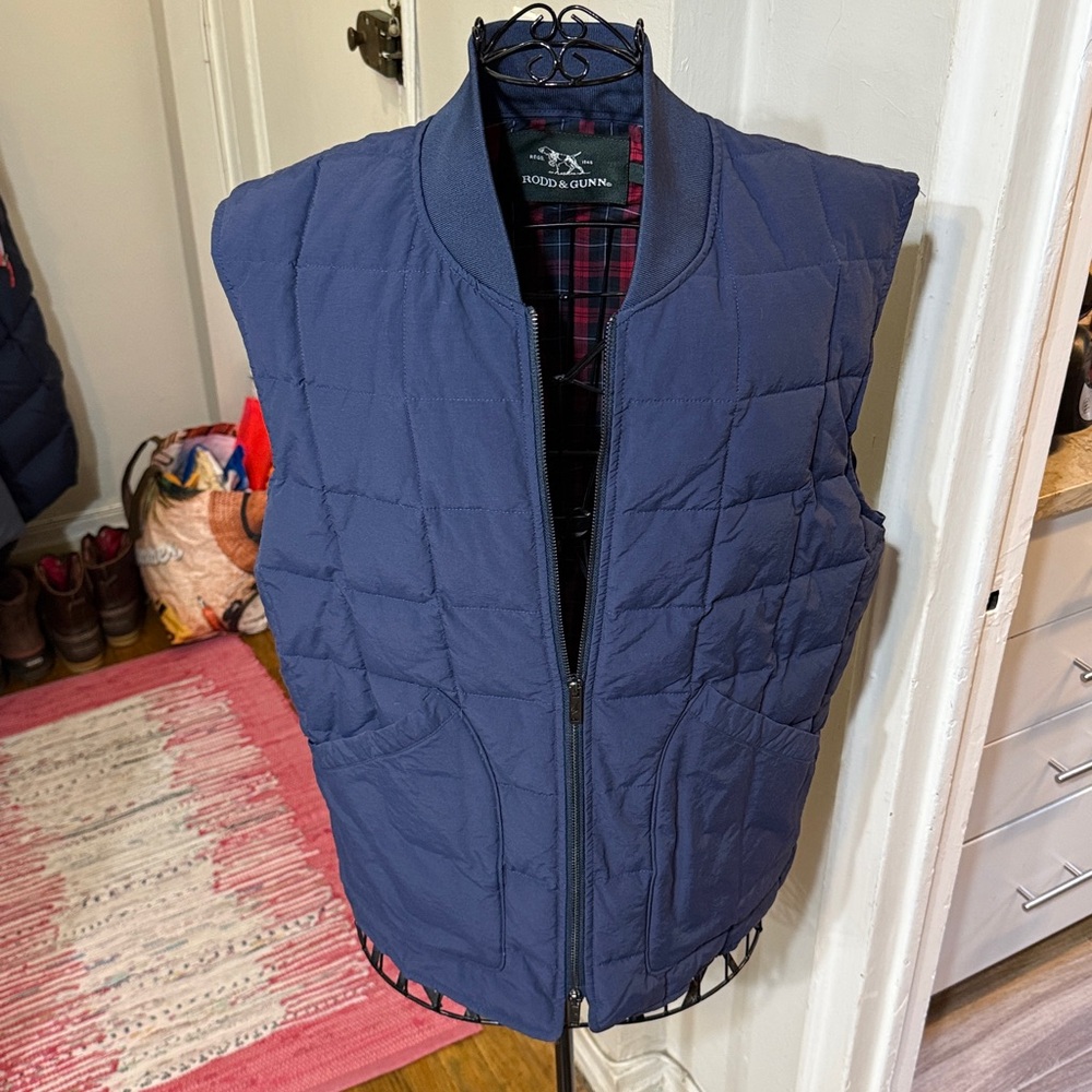 Men’s Rodd & Gunn Flannel Lined Vest! In excellent condition. Like new!